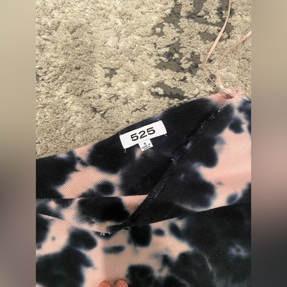 525 Two-Piece Lounge Set - Picture 5 of 5